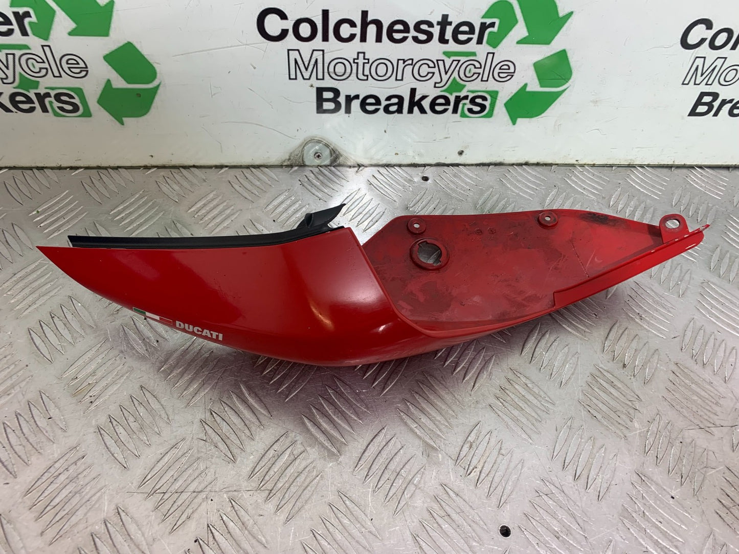 DUCATI 1299 PANIGALE RIGHT SEAT PANEL   YEAR 2016 (CMB 1187)