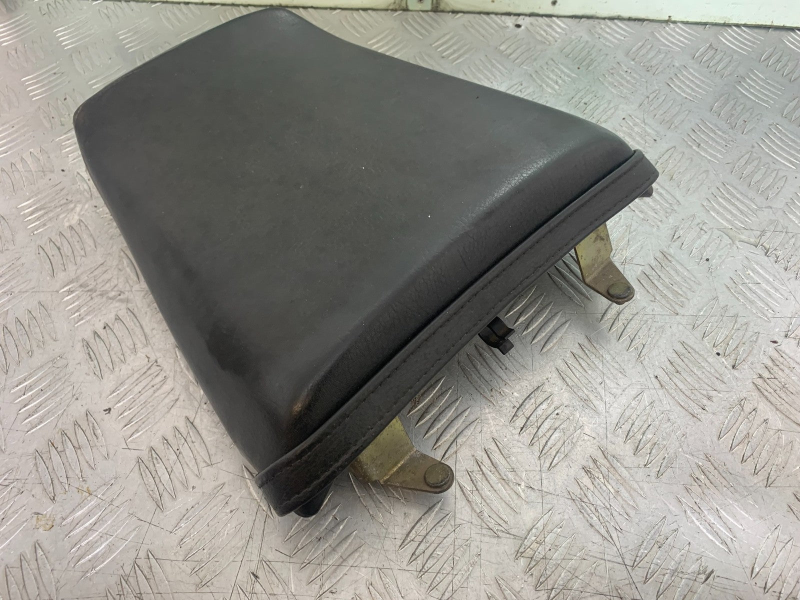 YAMAHA YZF1000 THUNDERACE REAR SEAT  YEAR 1997-2000 (CMB1204)