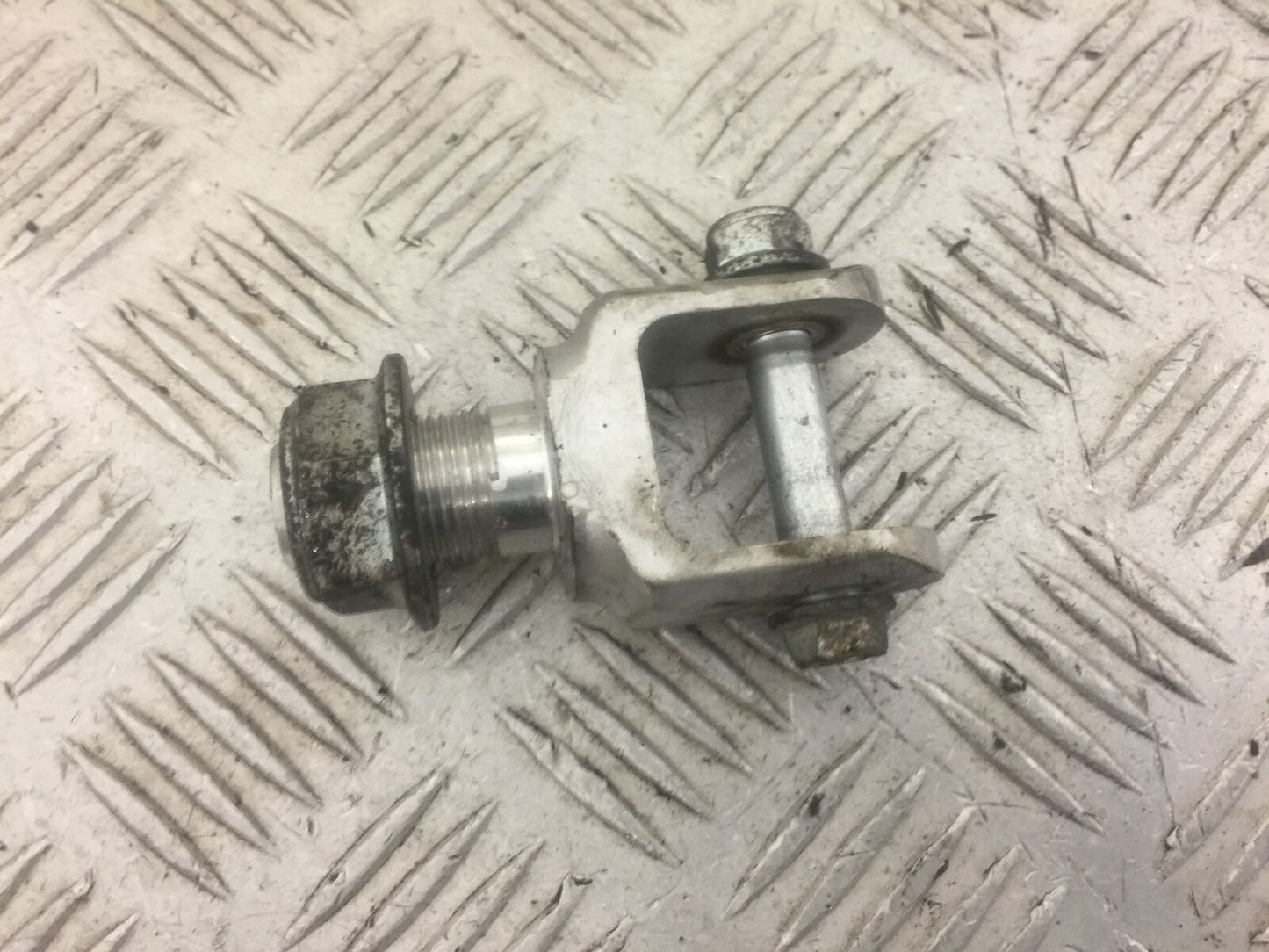 SUZUKI GSXR750 K6 K7 REAR SHOCK MOUNT   YEAR 2007 (STOCK 634)