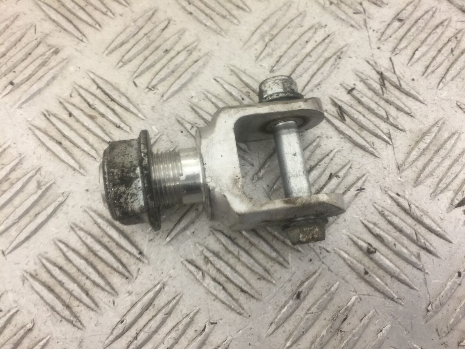 SUZUKI GSXR750 K6 K7 REAR SHOCK MOUNT   YEAR 2007 (STOCK 634)