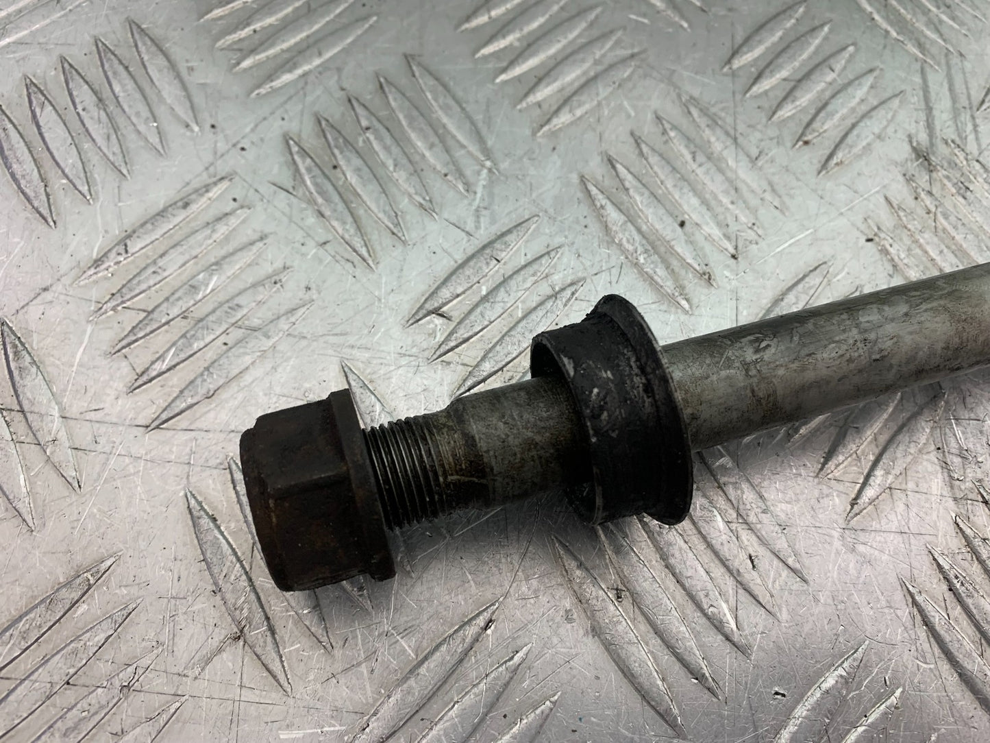 HONDA NT 700 V DEAUVILLE REAR WHEEL SPINDLE YEAR 2006-2010 (CMB1298)
