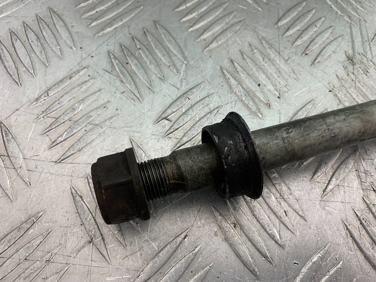 HONDA NT 700 V DEAUVILLE REAR WHEEL SPINDLE YEAR 2006-2010 (CMB1298)