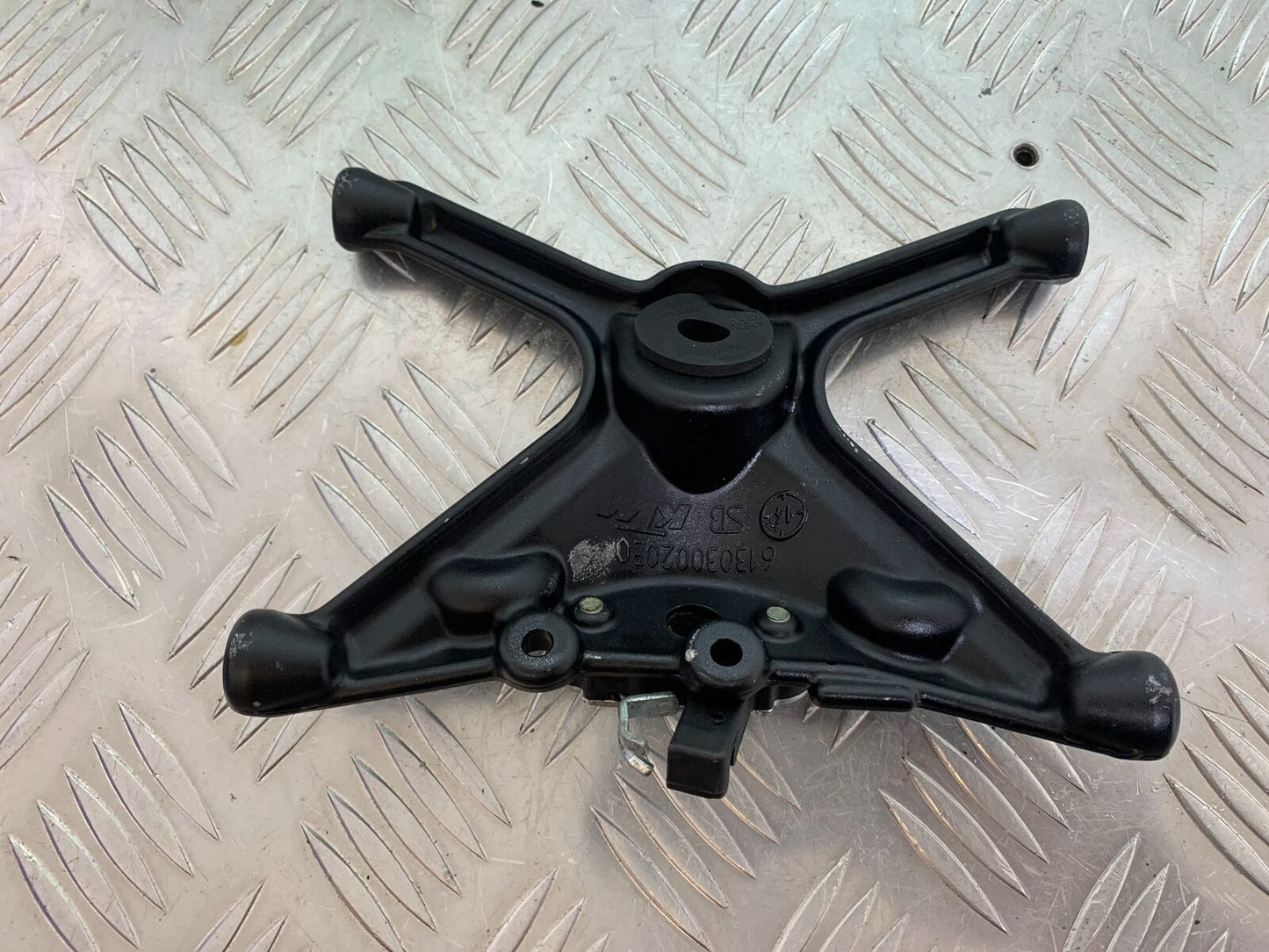 KTM 1290 SUPER DUKE SEAT CATCH AND BRACKET  YEAR 2014-2016 (CMB1006)