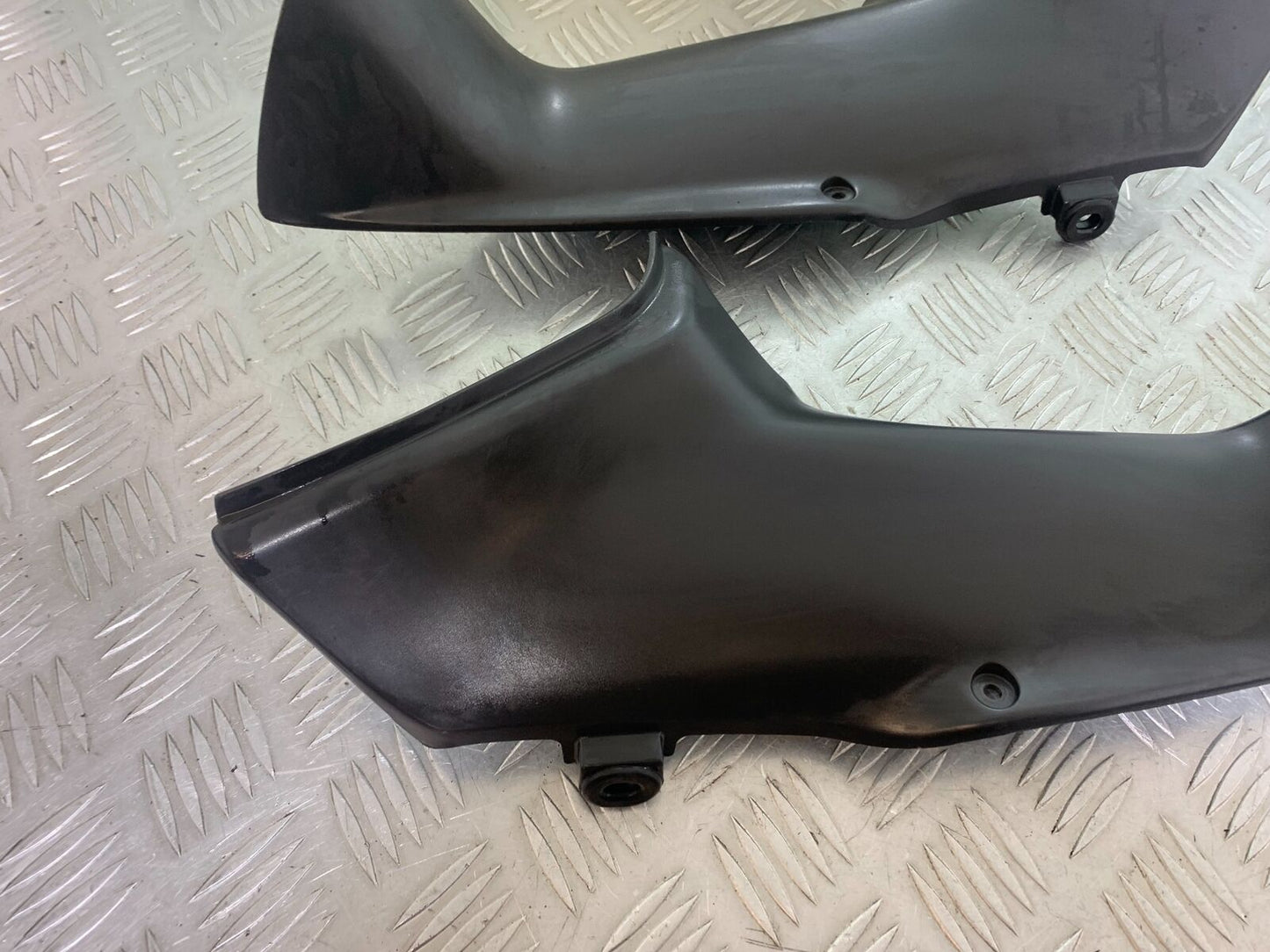 HONDA CBR 929 RRY FIREBLADE TOP FAIRING INFILL PANELS YEAR 2000-01 (CMB1094)