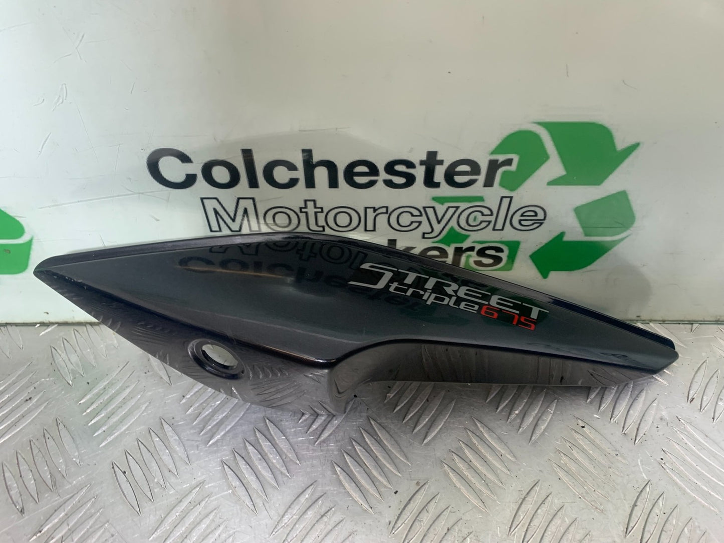 TRIUMPH 675 STREET TRIPLE LEFT SEAT PANEL    2013-2016 (CMB1186)