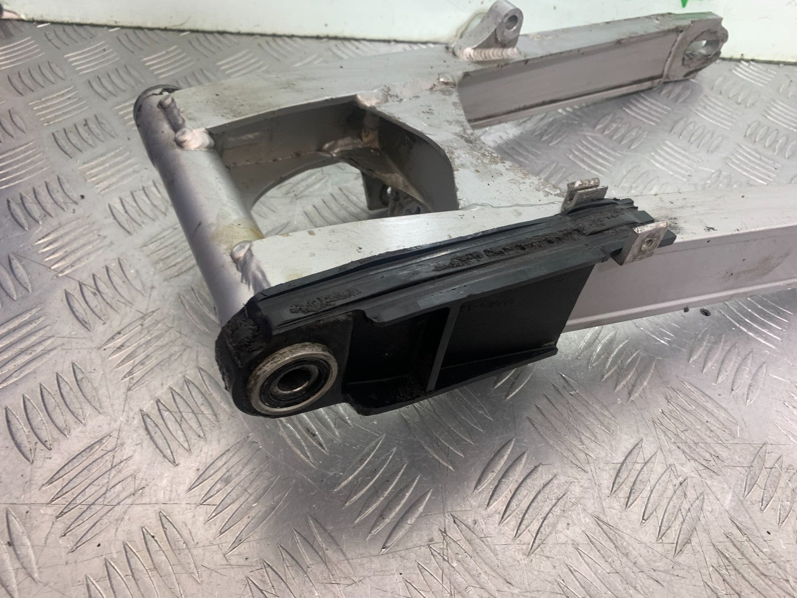 KAWASAKI GPZ600 GPZ 600 SWINGARM YEAR 1988-90 (CMB1258)