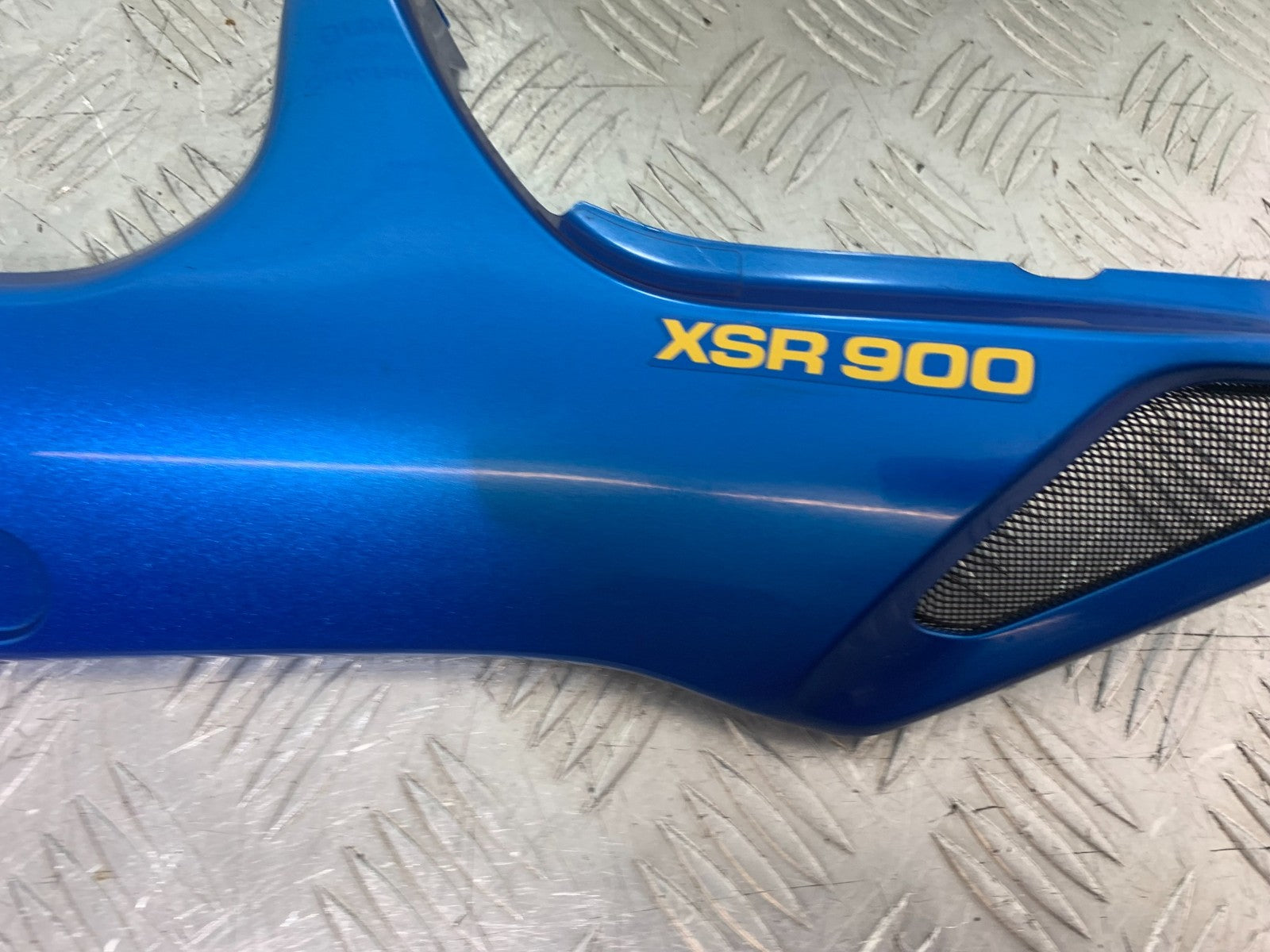 YAMAHA XSR900 XSR 900 LEFT SEAT PANEL  YEAR 2022-2024 (CMB1215)