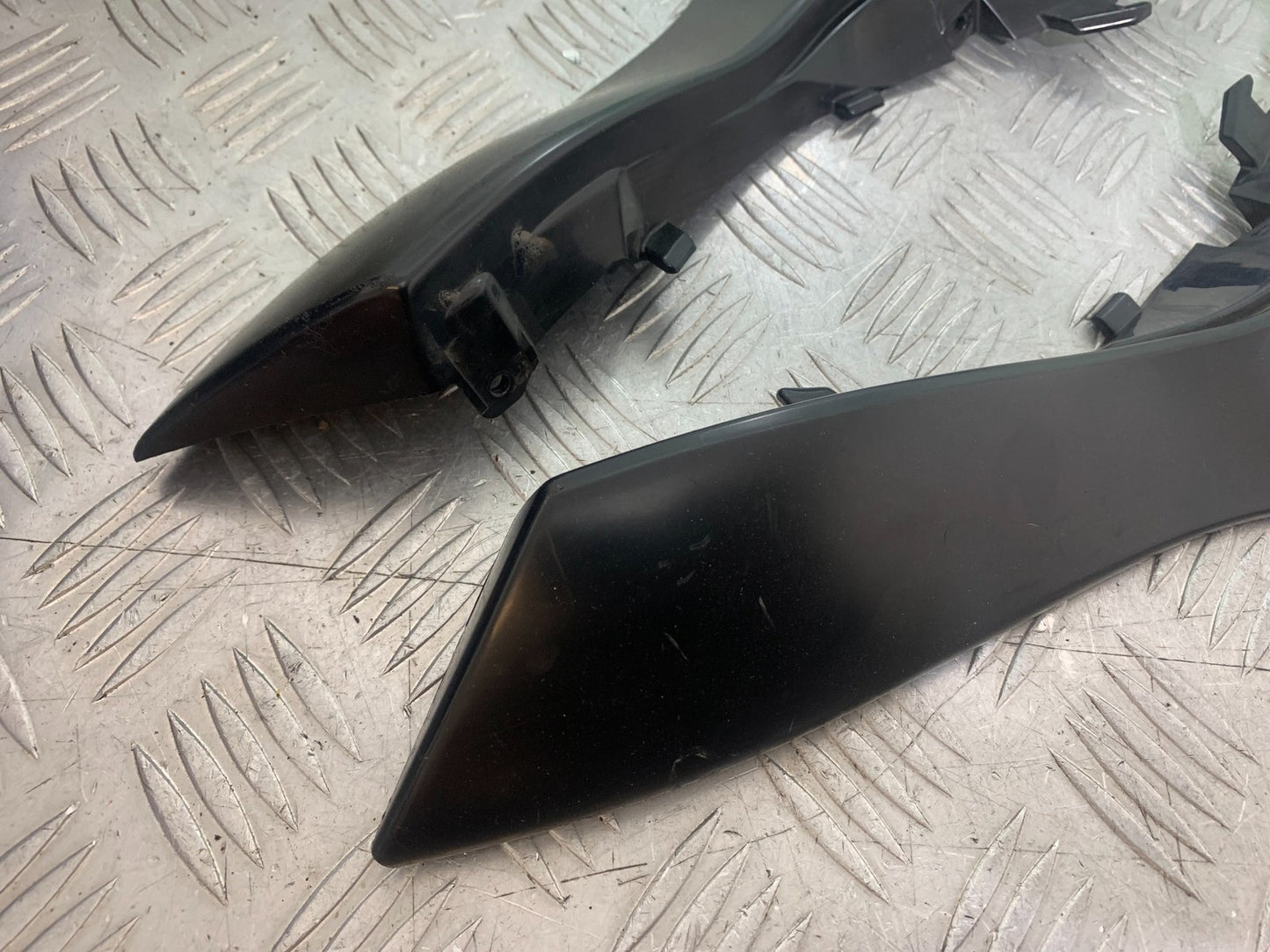 KAWASAKI ER6 N LEFT AND RIGHT INFILLS   YEAR 2012-2017 (CMB1324)
