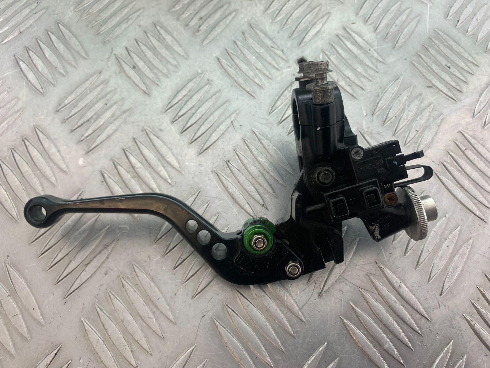 KAWASAKI Z800 Z 800 CLUTCH LEVER AND BRACKET YEAR 2013-2017 (CMB1059)