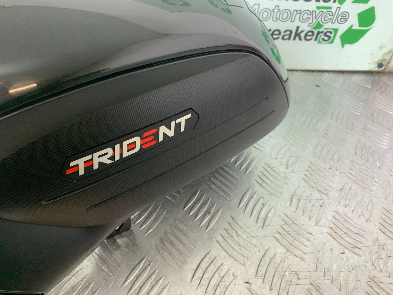 TRIUMPH TRIDENT 660 PETROL TANK COVER YEAR 2021-2024 (CMB1295)