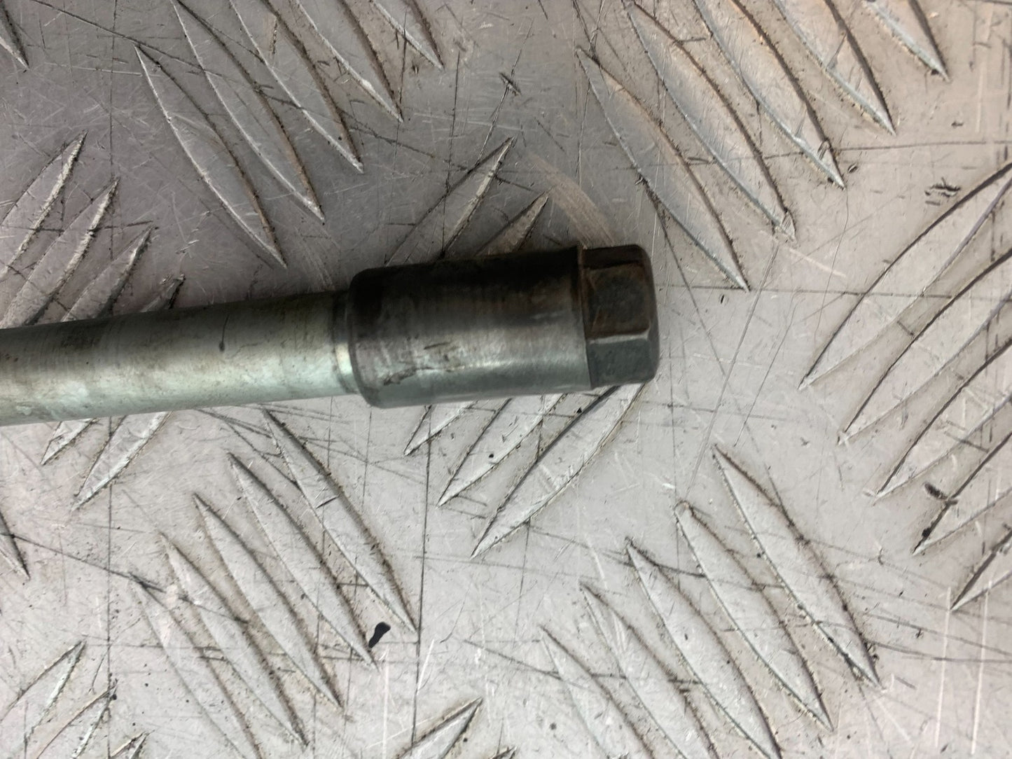 HONDA XL125 VARADERO FRONT WHEEL SPINDLE  YEAR 2001-2006  (CMB1210)