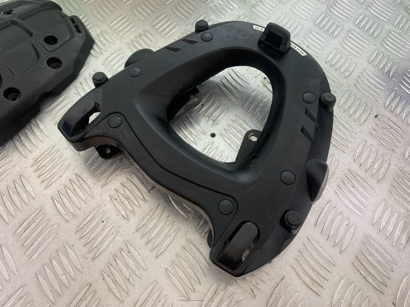 TRIUMPH TIGER 800 GIVI RACK AND COVER  YEAR 2011-2014 (CMB1113)