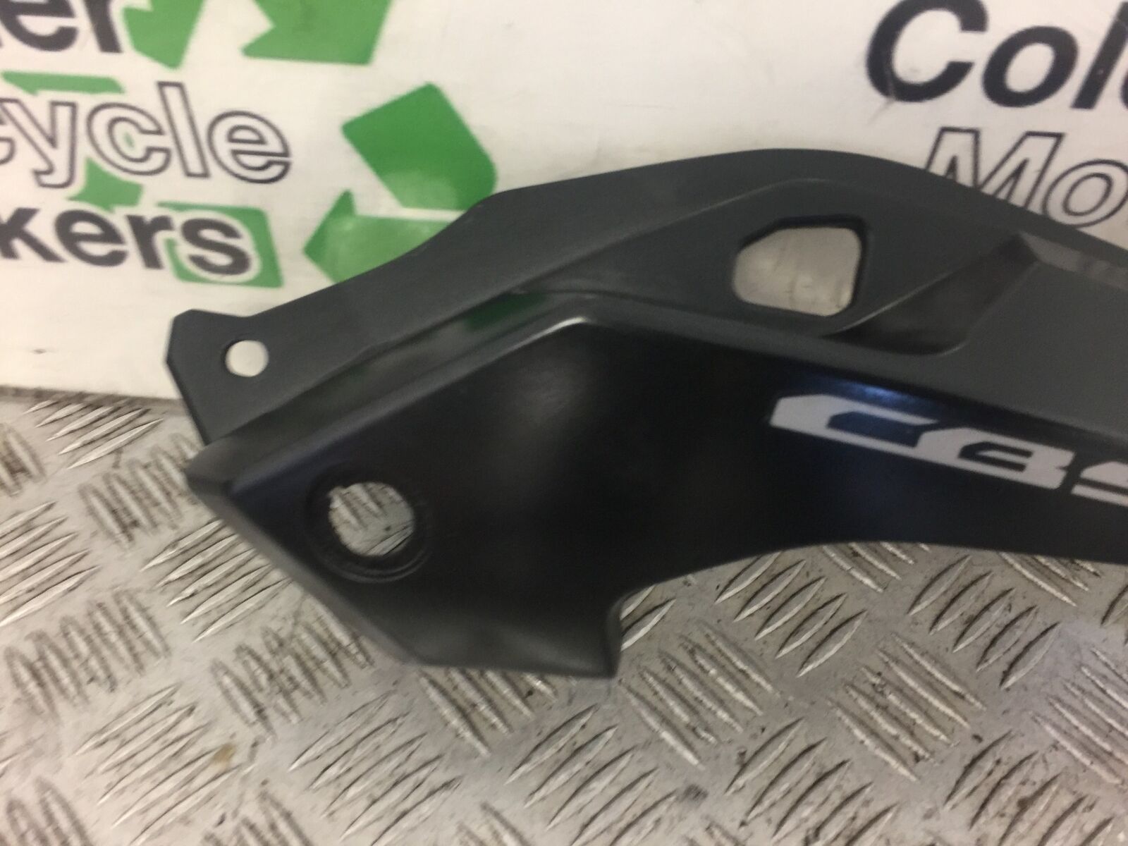 HONDA CB500X CB 500X LEFT SEAT PANEL  YEAR 2014 (STOCK 384)