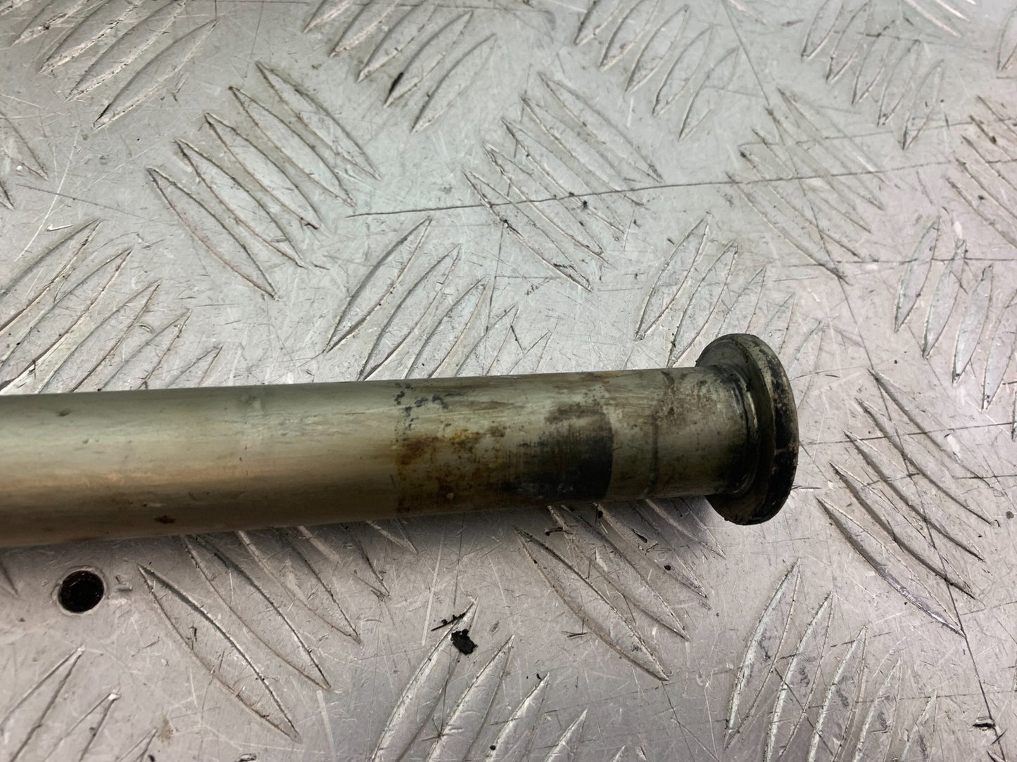 TRIUMPH 1050 SPRINT GT SWINGARM SPINDLE  YEAR 2010-2016 (CMB1250)
