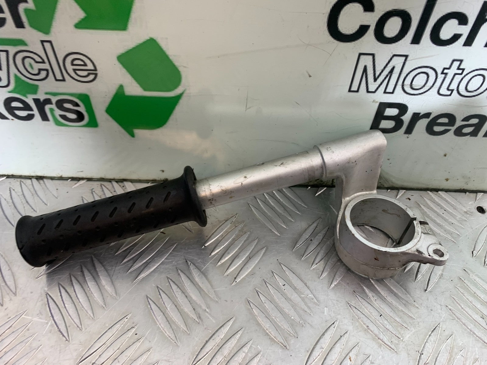 TRIUMPH 955i DAYTONA LEFT HANDLEBAR YEAR 2002-2006 (CMB1229)