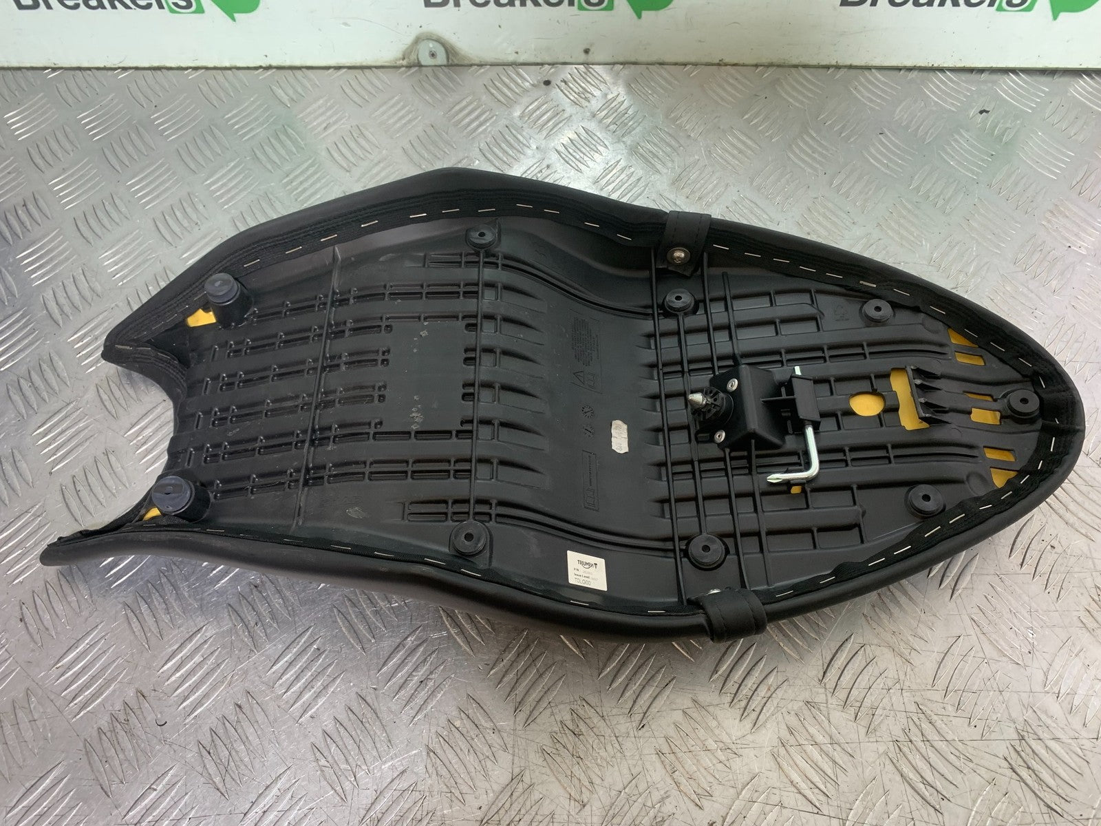 TRIUMPH TRIDENT 660 SEAT  YEAR 2021-2024 (CMB1295)