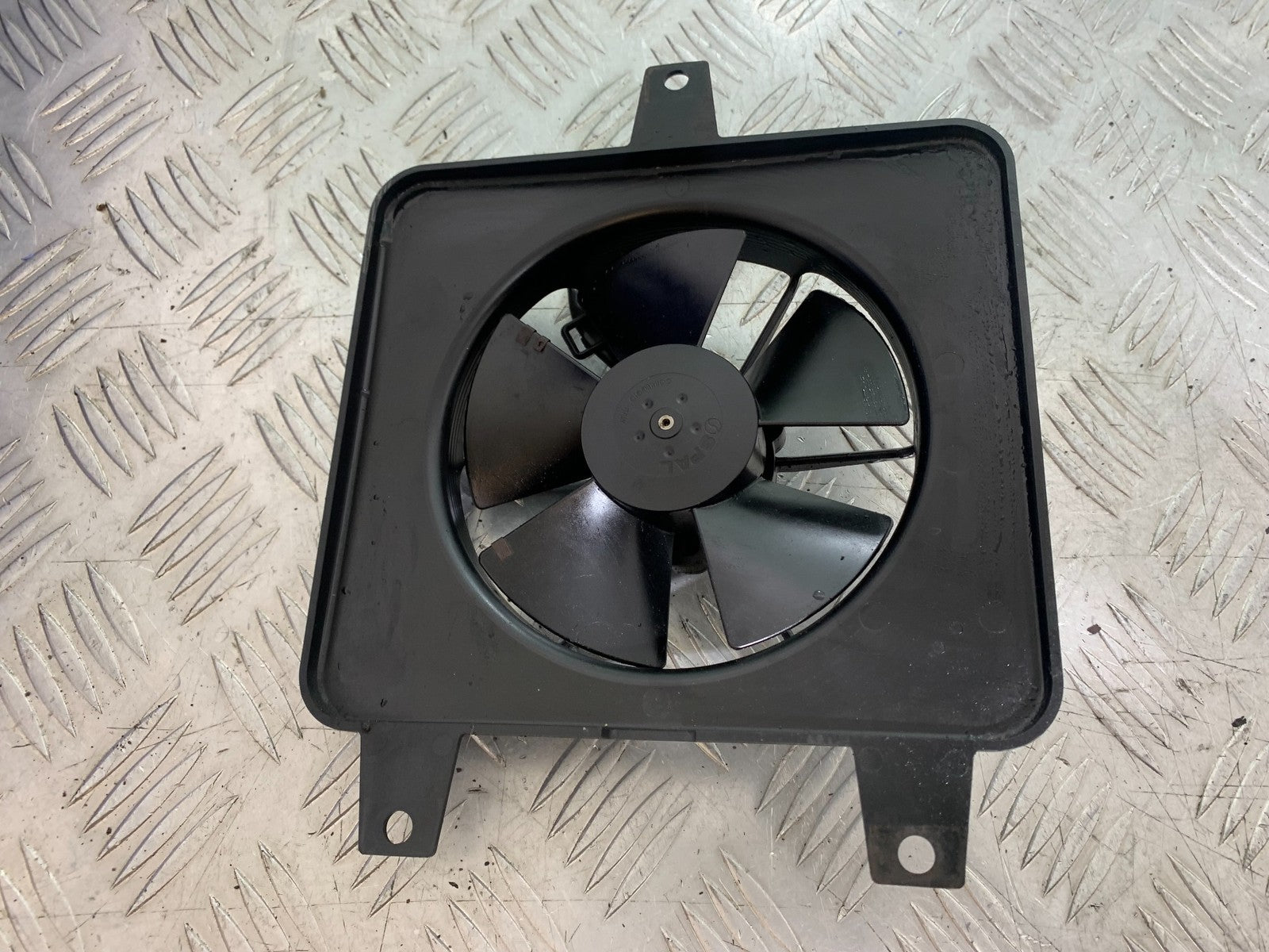 TRIUMPH SPEED TRIPLE R 1050 RADIATOR FAN   2009 (CMB1183)