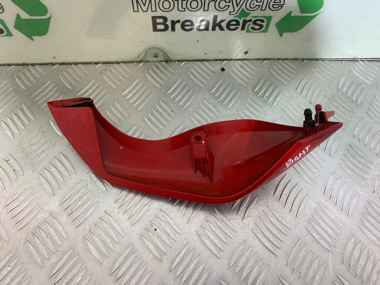 MV AGUSTA TURISMO VELOCE 800 RIGHT SEAT PANEL  YEAR 2014-17 (CMB1051)