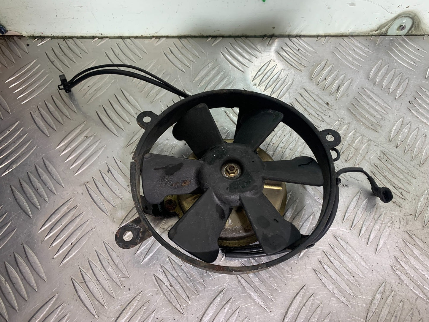 HONDA NT650 V DEAUVILLE RADIATOR FAN   YEAR 1998-01 (CMB1320)