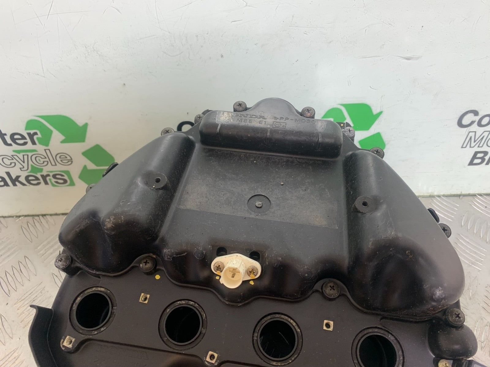 HONDA CBR600 CBR 600 RR AIR BOX    YEAR 2003-2004 CMB1173)