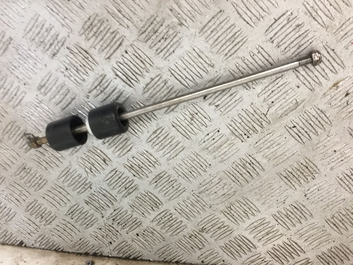 YAMAHA MT09 MT-09 FRONT WHEEL CRASH BOBBINS  YEAR 2018 (STOCK 906)