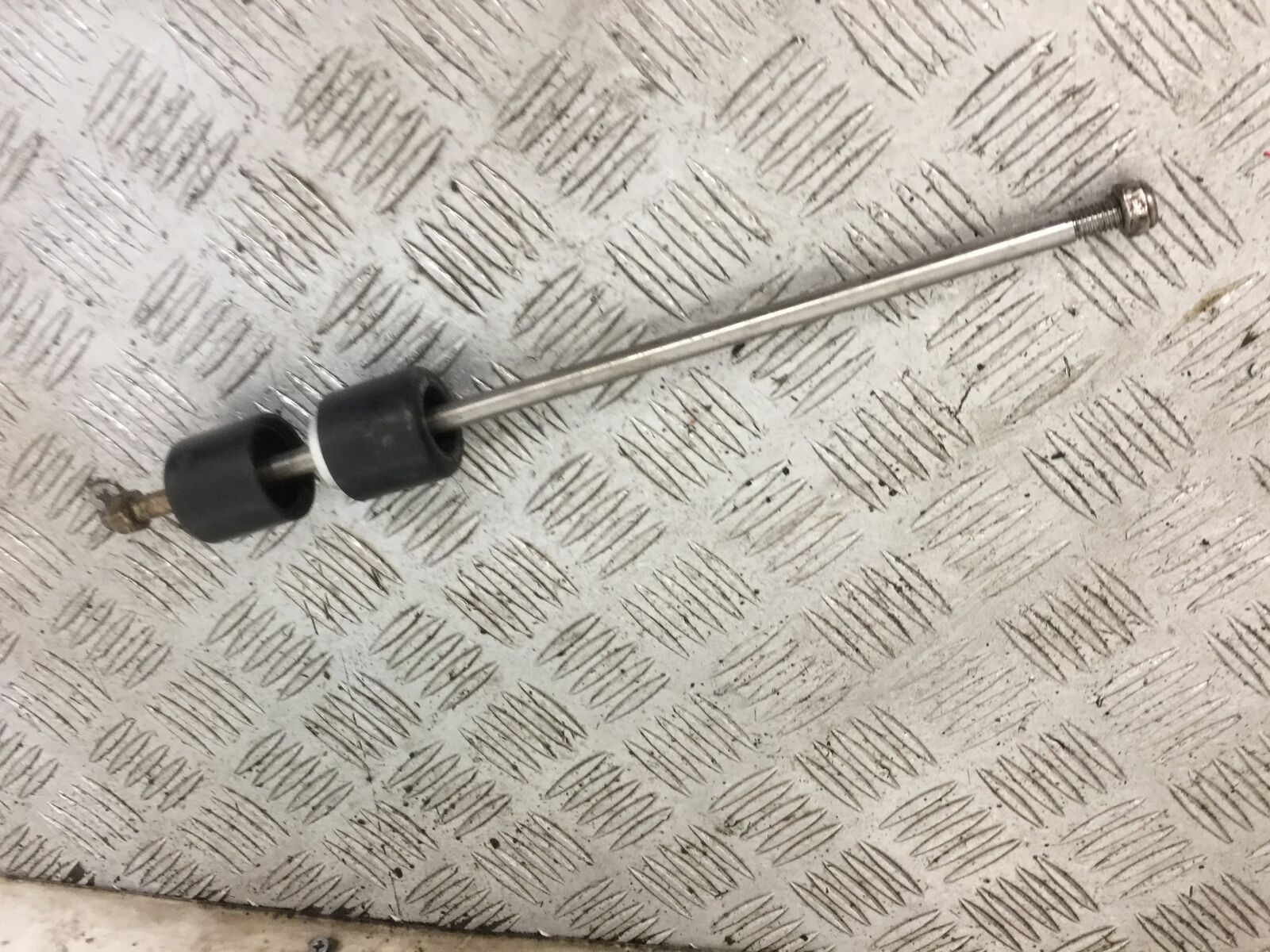 YAMAHA MT09 MT-09 FRONT WHEEL CRASH BOBBINS  YEAR 2018 (STOCK 906)