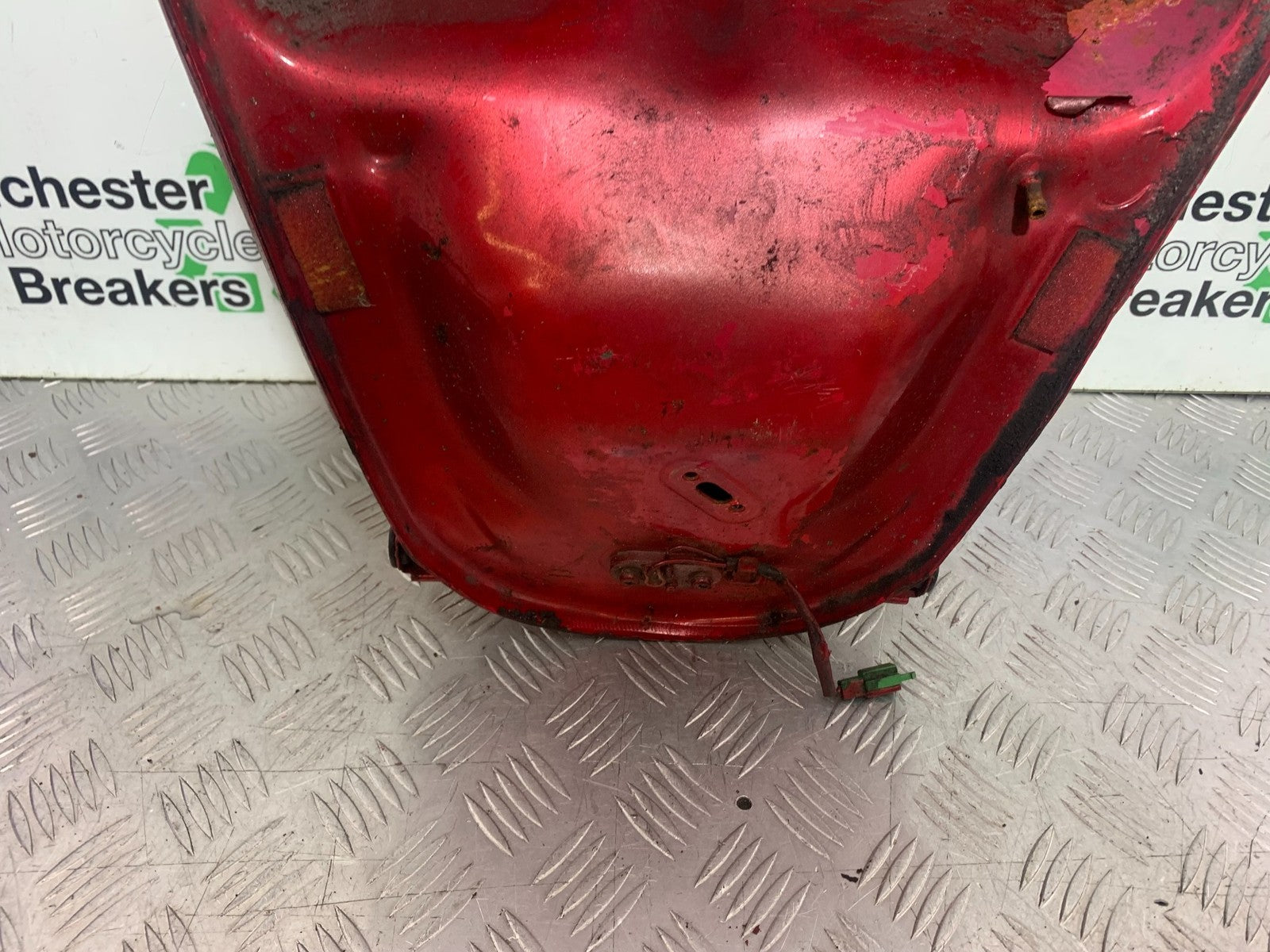 YAMAHA YZF1000 THUNDERACE PETROL TANK YEAR 1997-2000 (CMB1204)