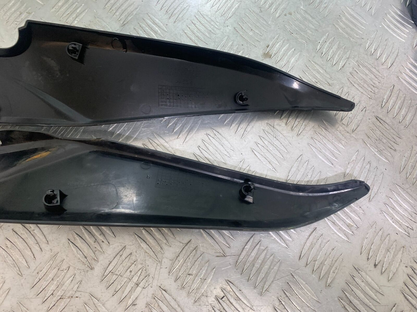 KAWASAKI ER6 F LEFT AND RIGHT LOWER TANK PANELS YEAR 2005-2008 (CMB1098)