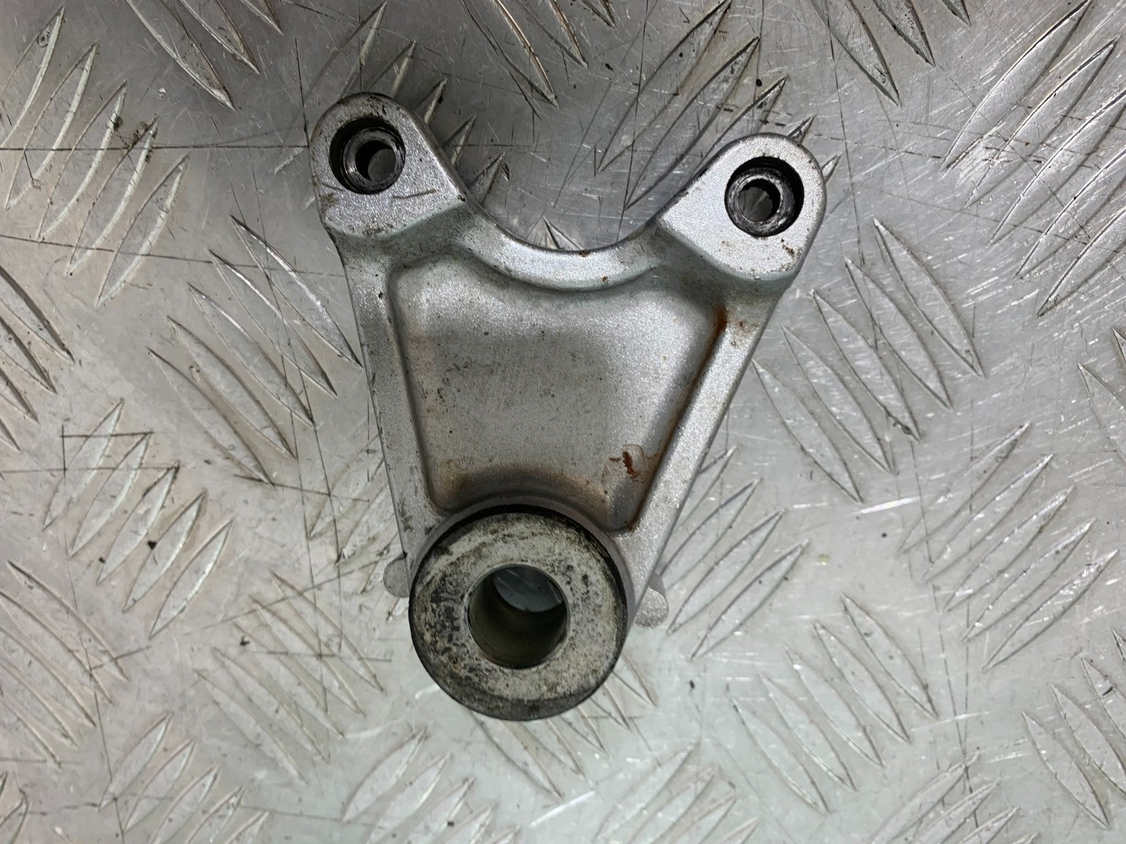 KAWASAKI ZZR1100 D REAR CALIPER BRACKET YEAR 1993-2001 (CMB1189)