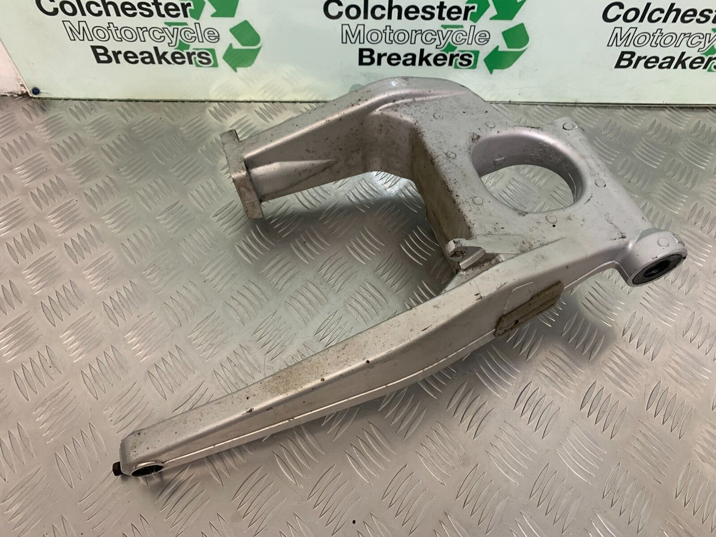 YAMAHA FJR1300 FJR 1300 SWINGARM  YEAR 2001-05 (STOCK 946)