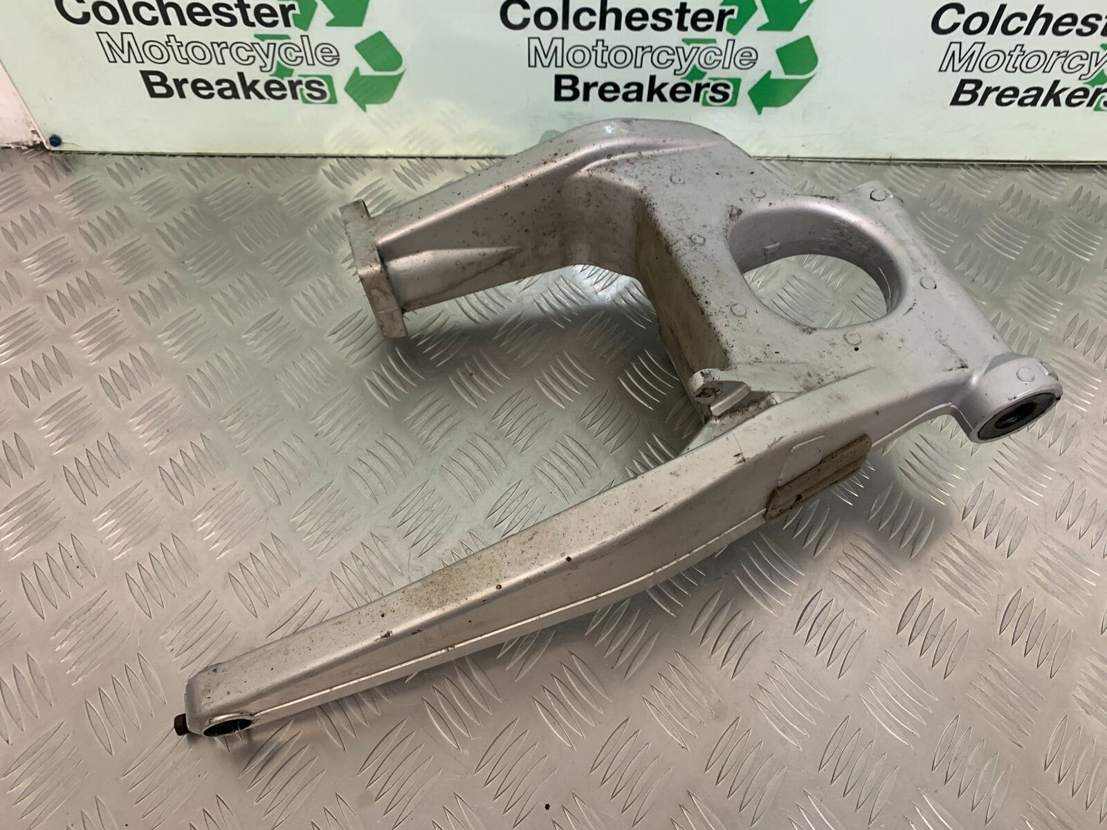 YAMAHA FJR1300 FJR 1300 SWINGARM  YEAR 2001-05 (STOCK 946)