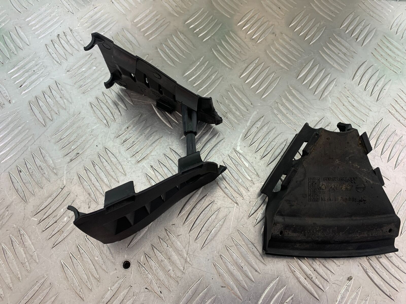 KTM 990 SUPERMOTO T FRAME COVERS  YEAR 2010-2011  (CMB1067)