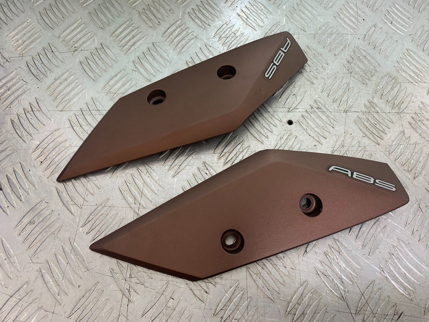 YAMAHA XMAX 300 LEFT AND RIGHT INFILL PANELS   YEAR 2017-2020 (CMB1218)