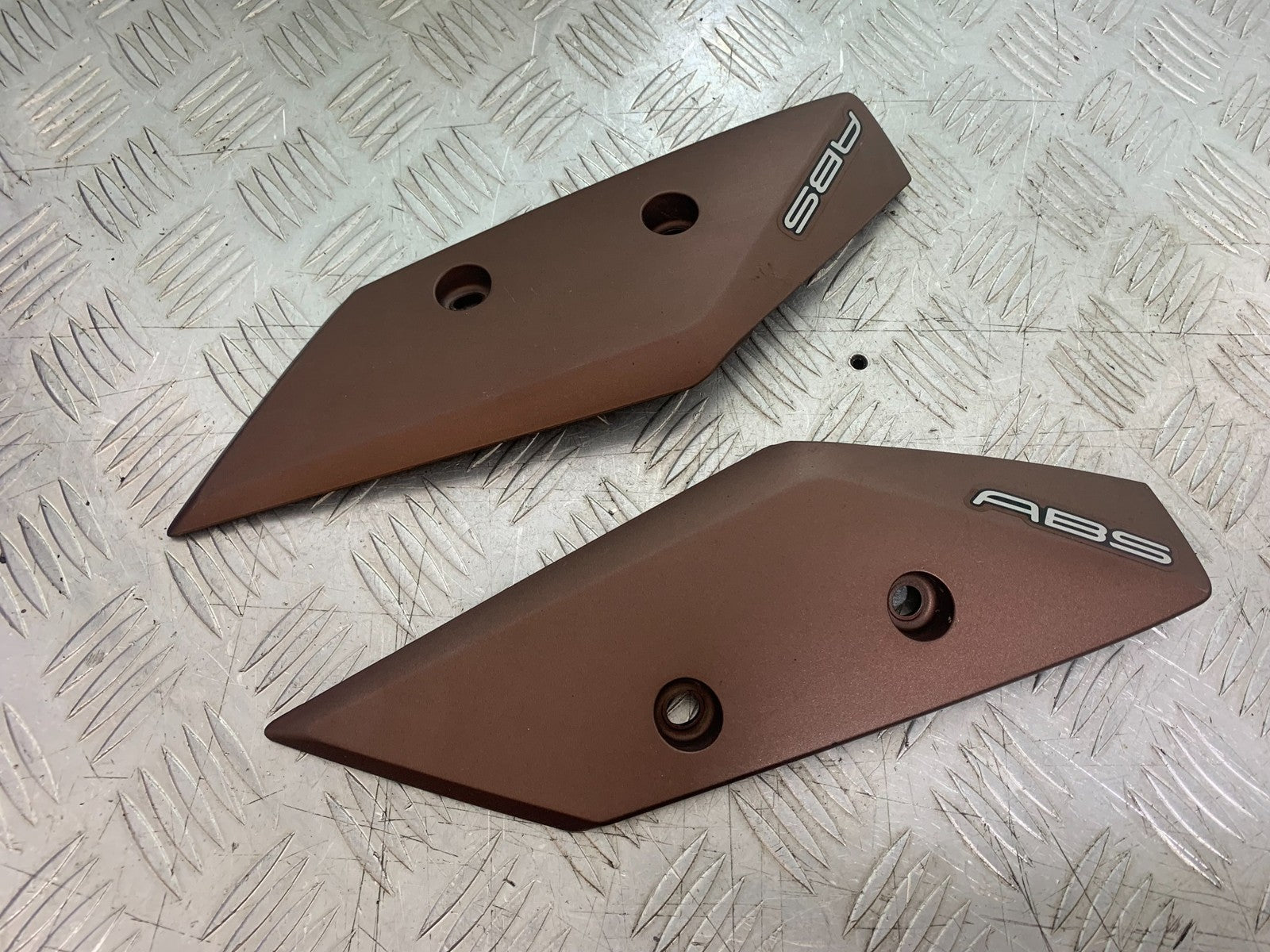 YAMAHA XMAX 300 LEFT AND RIGHT INFILL PANELS   YEAR 2017-2020 (CMB1218)