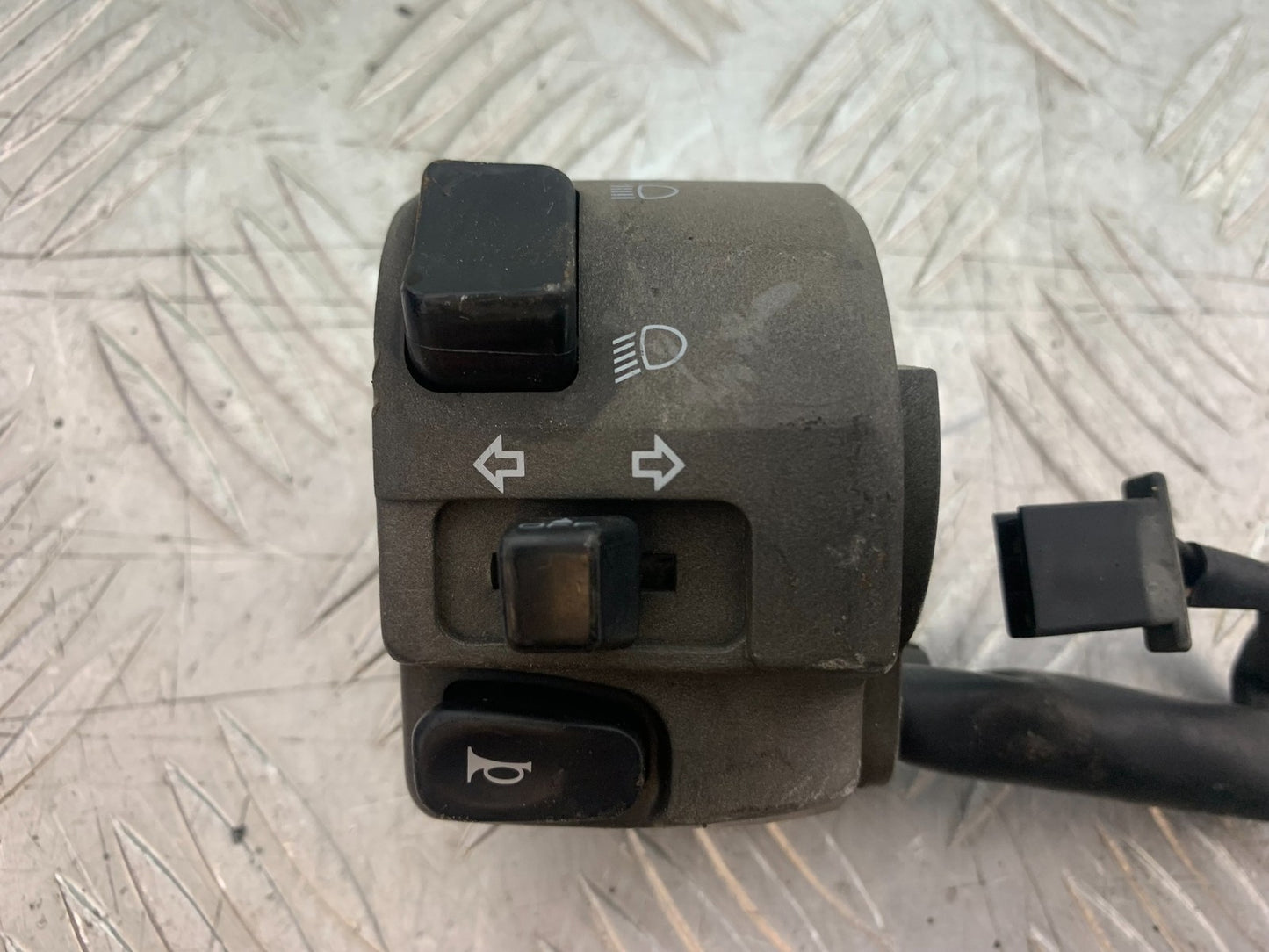 KAWASAKI Z750 Z 750 LEFT SWITCH GEAR  YEAR 2004-2006  (CMB1234)