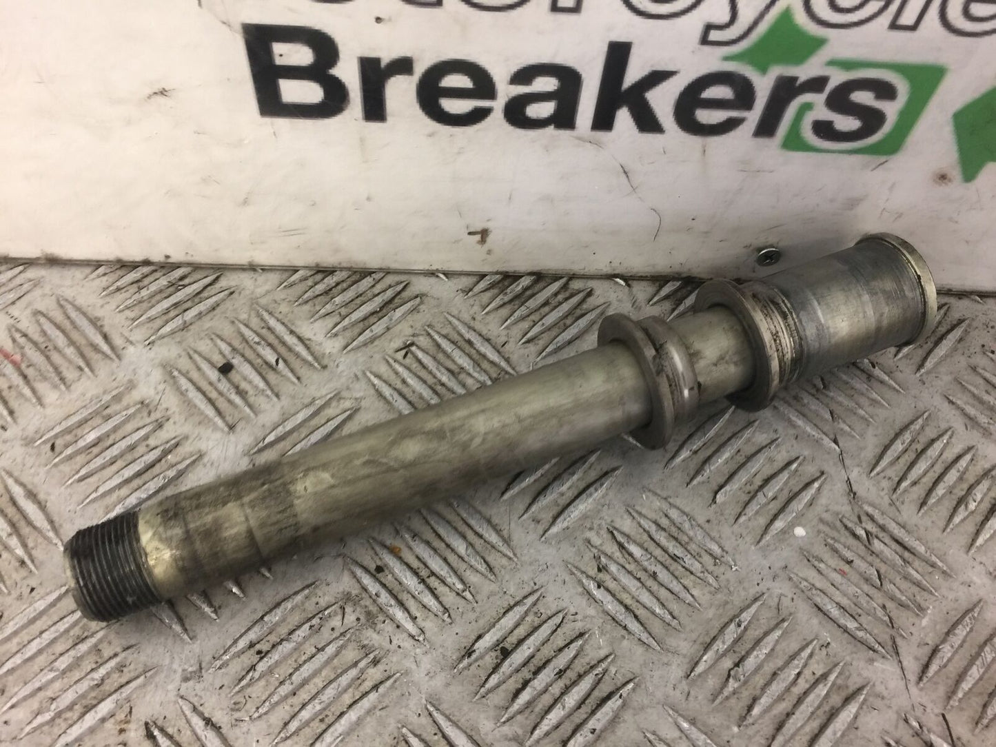 KAWASAKI ZX6R ZX6 R P7F P8F FRONT WHEEL  SPINDLE  YEAR 2007 2008 (STOCK 337)