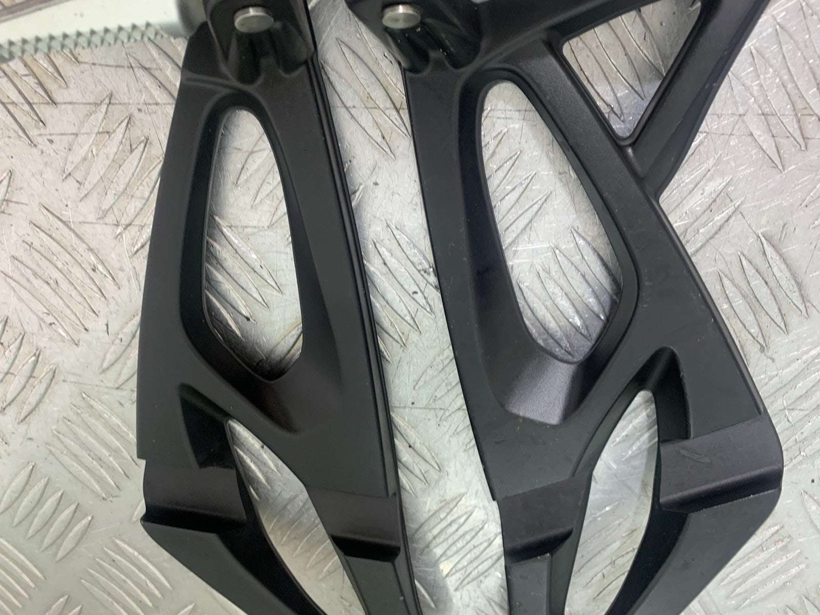 BMW K1300 S K 1300 S REAR HANGERS AND PEGS YEAR 2009-16 (CMB1216)