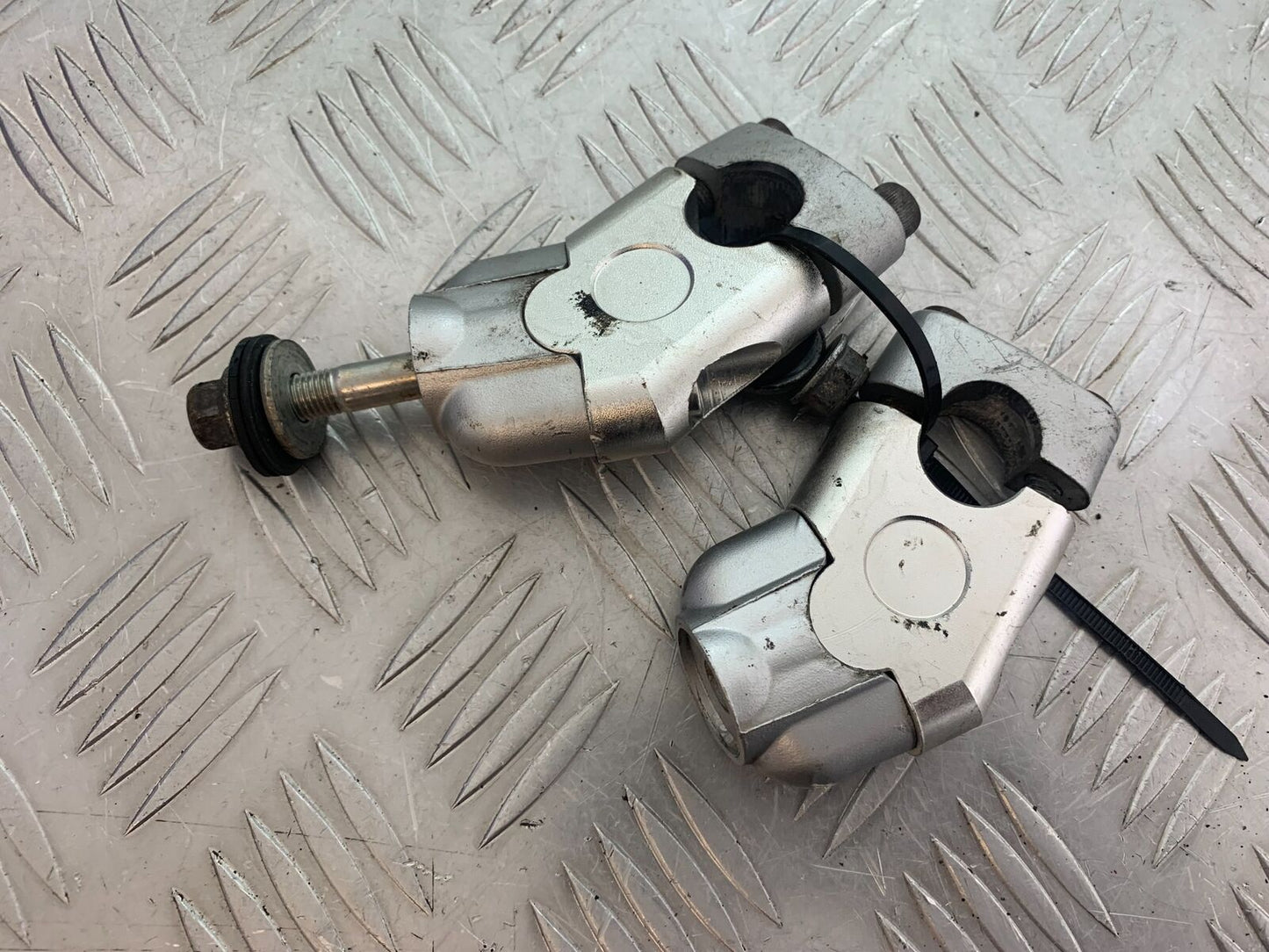 SUZUKI GSF1250 GSF 1250 BANDIT HANDLEBAR RISERS   YEAR 2007-2011 (CMB1125)