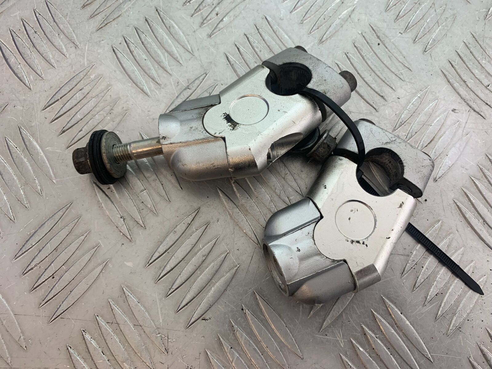 SUZUKI GSF1250 GSF 1250 BANDIT HANDLEBAR RISERS   YEAR 2007-2011 (CMB1125)