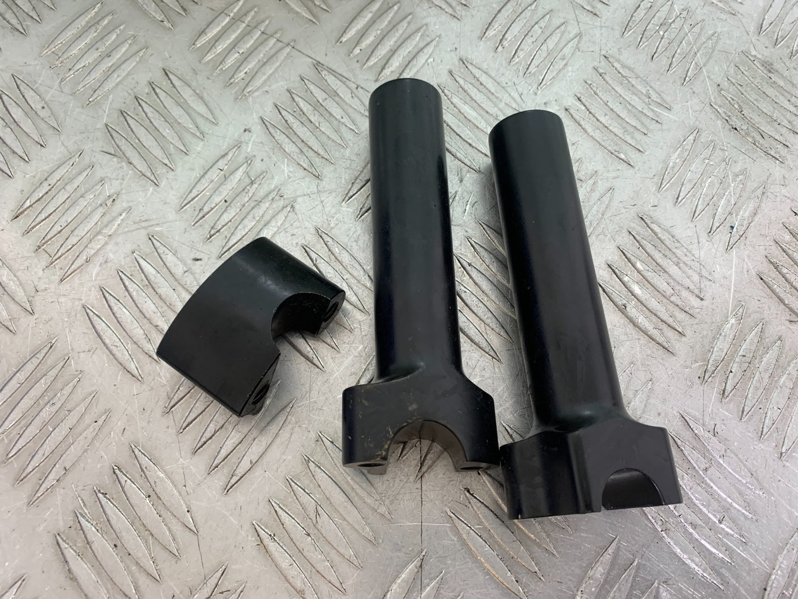 HARLEY DAVIDSON FXS BLACKLINE 1585 HANDLEBAR RISERS  YEAR 2012 (CMB1147)