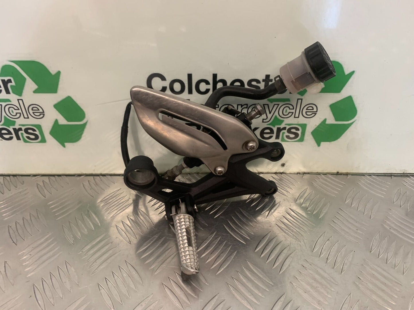 TRIUMPH 675 STREET TRIPLE RX FRONT RIGHT HANGER YEAR  2015-17 (STOCK 971)