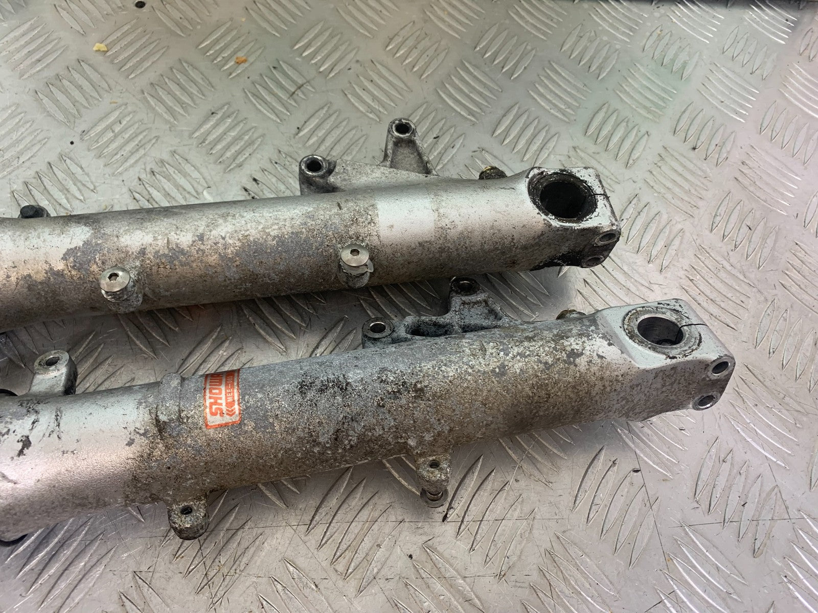HONDA CBR600 CBR 600 RR FORKS (BENT SOLD AS PARTS)   YEAR 2003-2004 CMB1173)