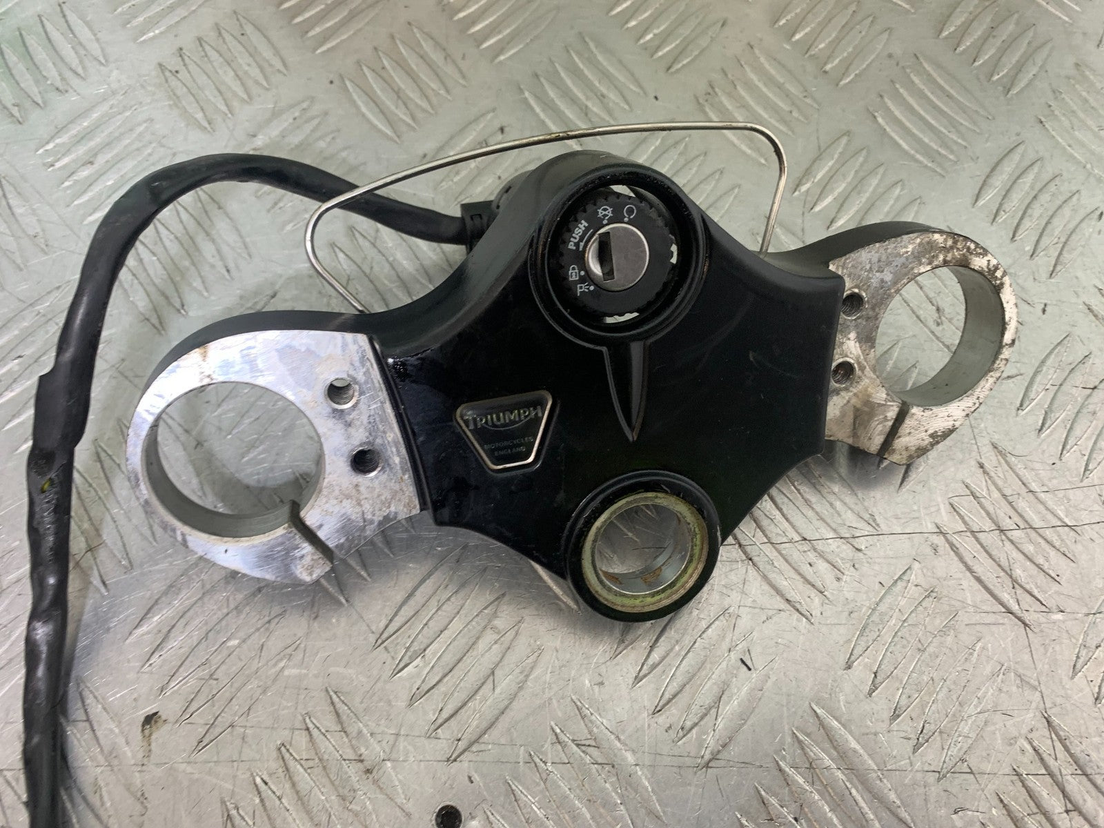TRIUMPH 1050 SPRINT GT LOCKS AND KEY   YEAR 2010-2016 (CMB1250)