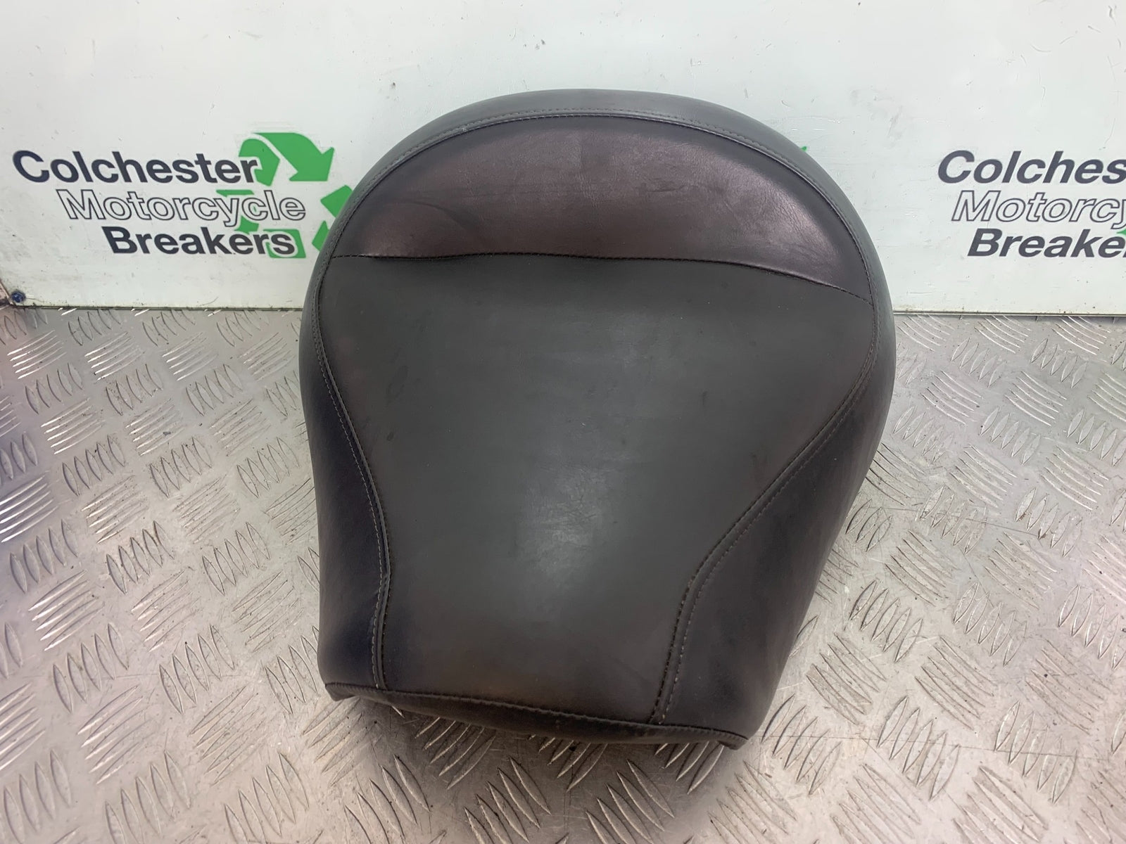 KAWASAKI VN1500 CLASSIC FRONT SEAT   YEAR 1999 -2006 (CMB1166)