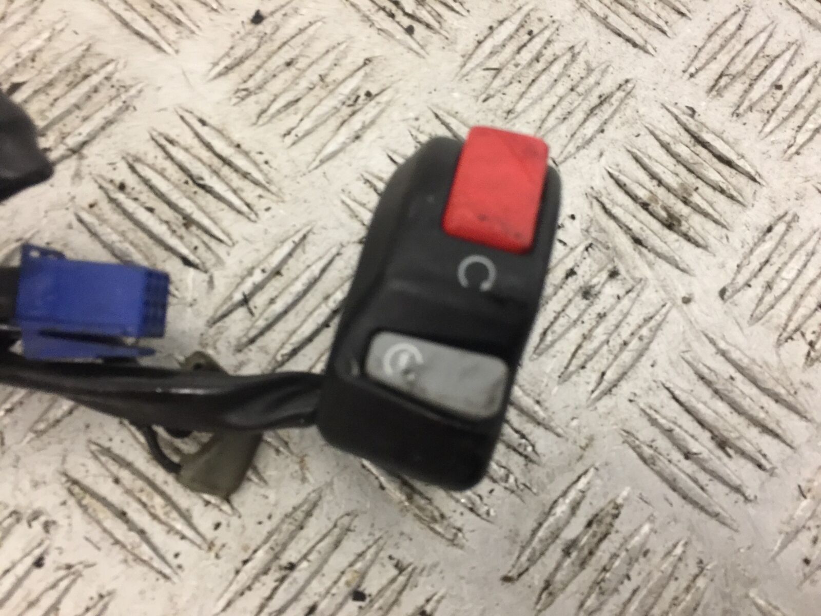 YAMAHA FZ1-N RIGHT SWITCH GEAR  YEAR 2006-2012  (STOCK 787)