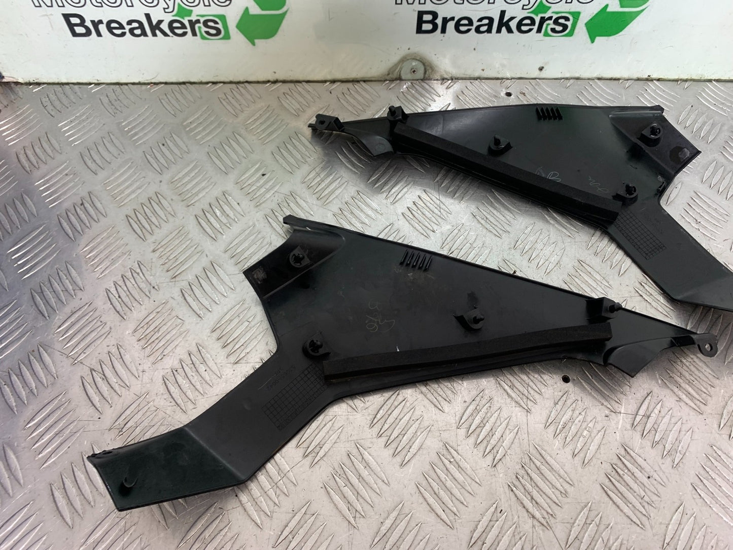 KAWASAKI NINJA 400 EX 400 LEFT AND RIGHT INFILLS  YEAR 2018-2022 (CMB1278)