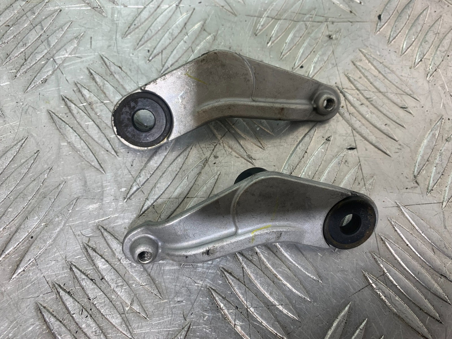YAMAHA YZF R1 14 B BIG BANG TANK BRACKETS  2009-14 (CMB1175)