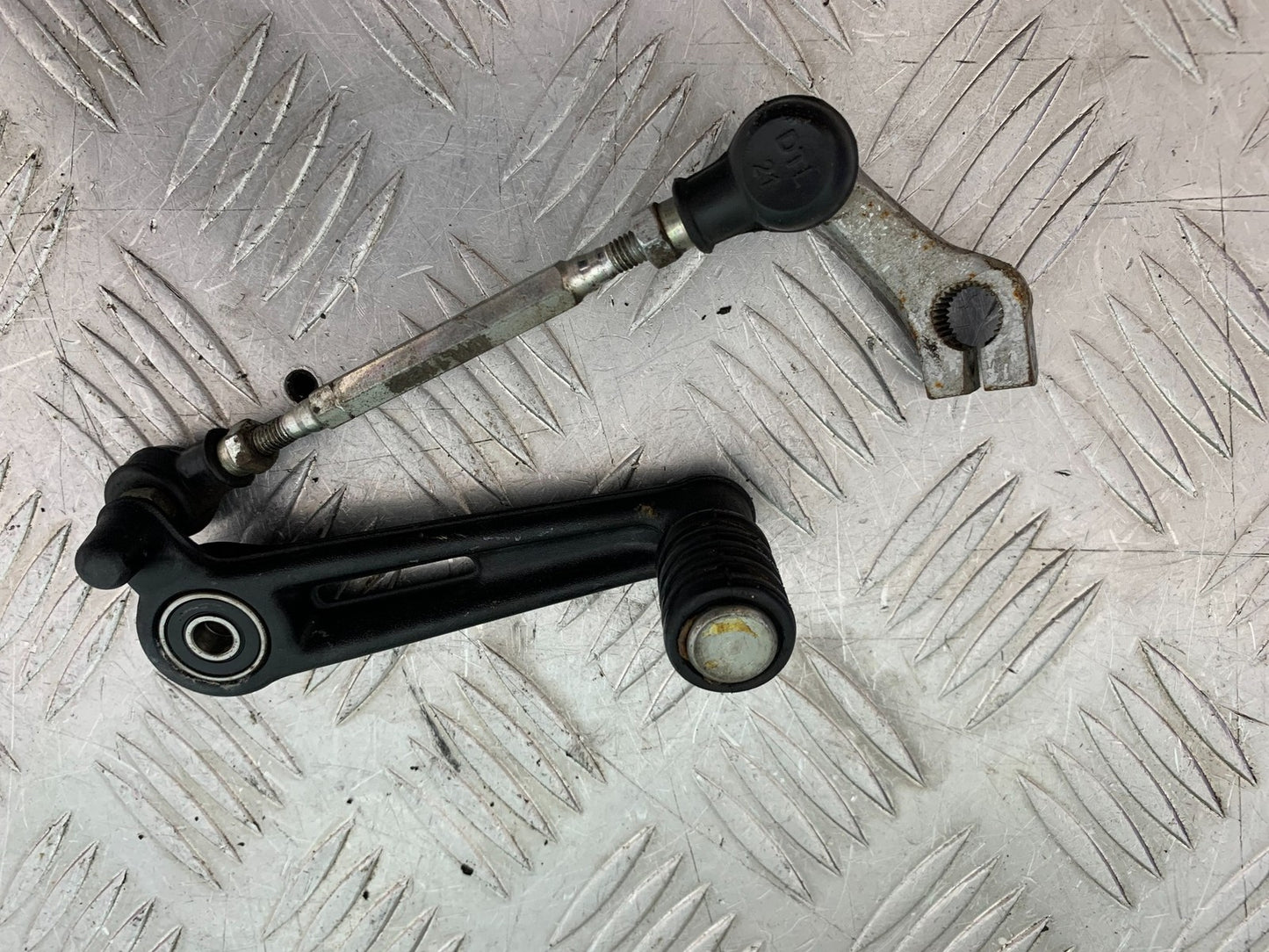 KTM 125 DUKE GEAR LEVER YEAR 2018-2023 (CMB1185)