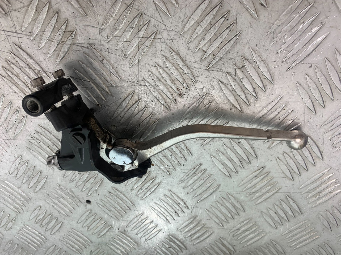 TRIUMPH TIGER 800 XRT CLUTCH LEVER AND BRACKET   2018-2020 (CMB1193)