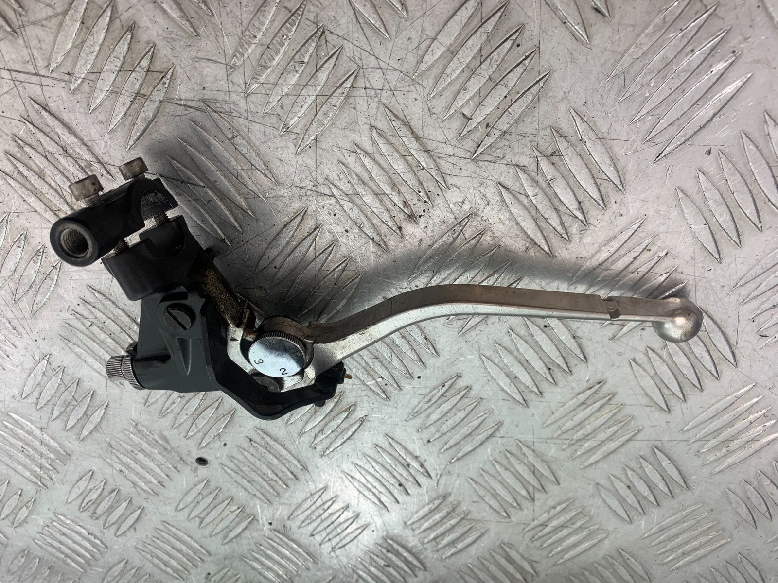 TRIUMPH TIGER 800 XRT CLUTCH LEVER AND BRACKET   2018-2020 (CMB1193)